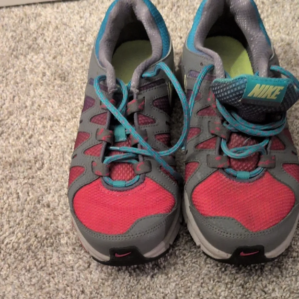 Nike Women's  Pink and Teal Trail Shoes - Picture 9 of 9
